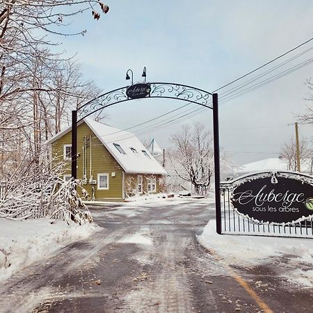 Auberge Sous Les Arbres Gaspé Exterior foto