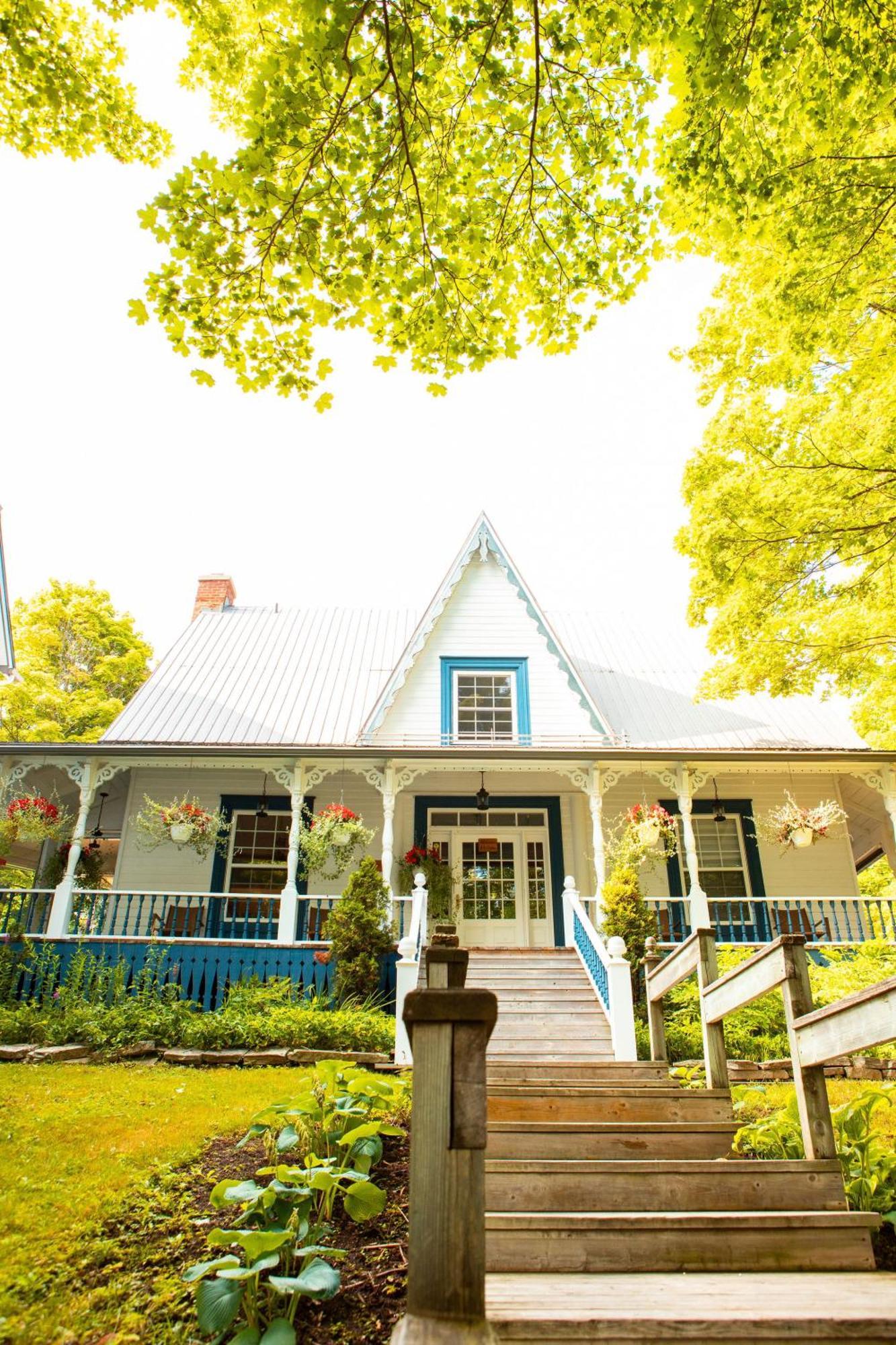 Auberge Sous Les Arbres Gaspé Exterior foto
